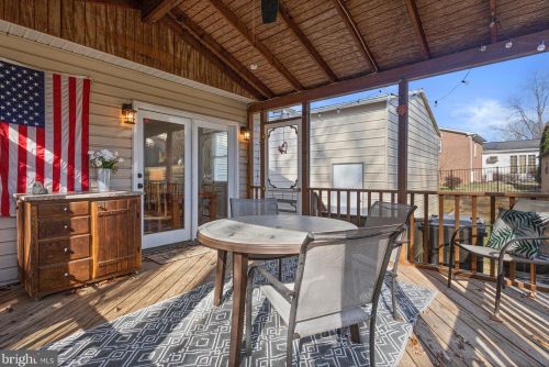 300 E St, Purcellville VA  20132-3317 exterior