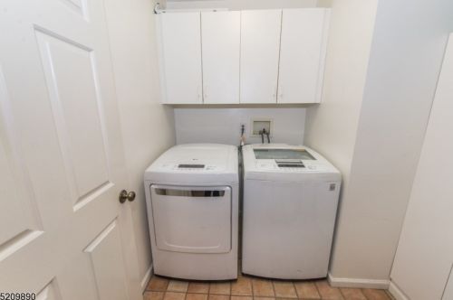 77 Fountain Dr, Skyline Lakes NJ  07456-2406 exterior