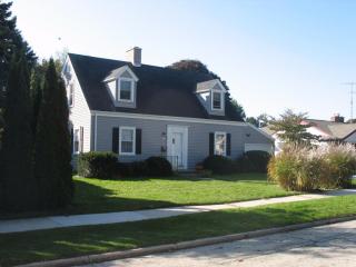 711 Flambeau St, Manitowoc, WI 54220-6626