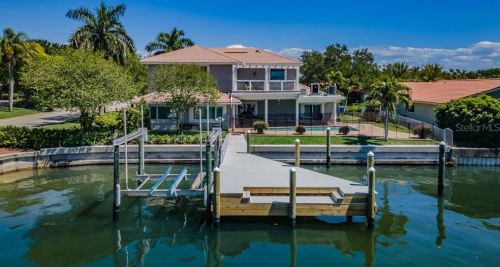 1999 Illinois Ave, Saint Petersburg FL  33703-3421 exterior