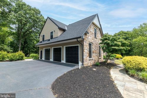 10 Devonshires Ct, Blue Bell PA  19422-2560 exterior