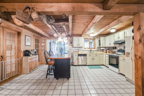 91 Hamwoods Rd, Alton NH  03809-5038 exterior