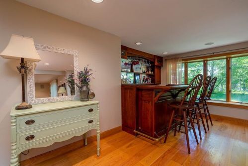 258 Shore Dr, Salem NH  03079-1694 exterior