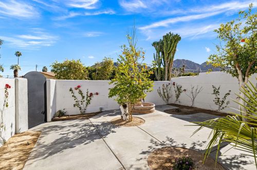 52815 Avenida Alvarado, La Quinta CA  92253-3318 exterior