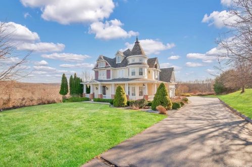 33 Turnberry Rd, Wallingford, CT 06492-2743