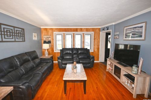 2090 Monroe Ave, North Bellmore NY  11710-1523 exterior