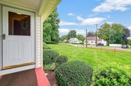 57 Keeney St, Manchester CT 06040-6426 exterior