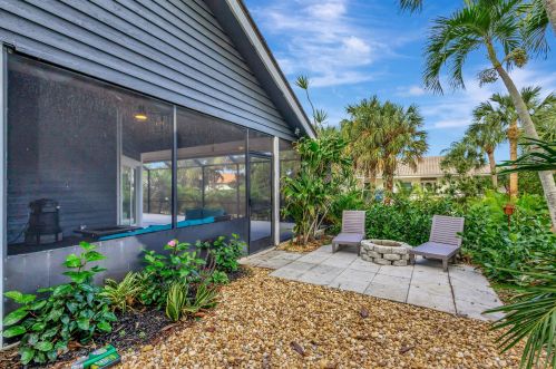 10440 Jupiter Narrows Dr, Hobe Sound FL 33455-3254 exterior