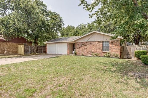 7313 Hyde Ct, Fort Worth, TX 76112-5730