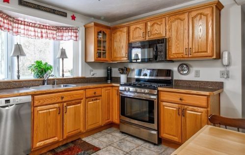 30 Pilgrim Rd, Natick, MA 01760-3228