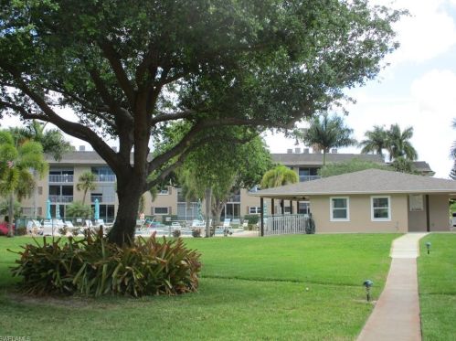 5467 Rattlesnake Hammock Rd, Naples FL  34113-6400 exterior