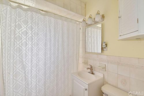 9 Stuart Dr, East Brunswick NJ  08816-3809 exterior