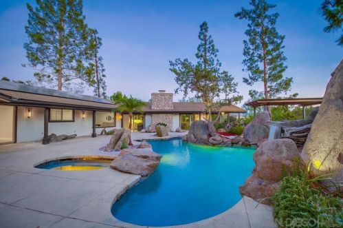 2502 Singing Vista Way, El Cajon CA  92019-2740 exterior