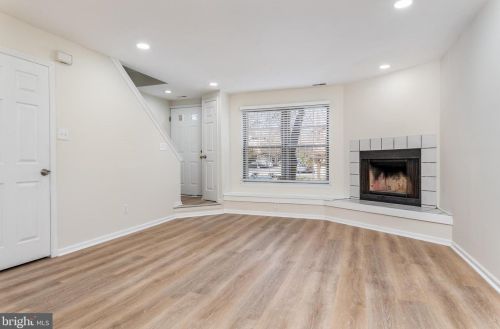 24 Rampart Dr, Wayne, PA 19087-5843