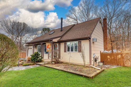 342 Oakland Ave, Miller Place, NY 11764-3510