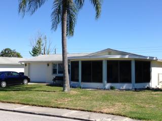 3812 Baden Dr, Tarpon Springs, FL 34691-3402