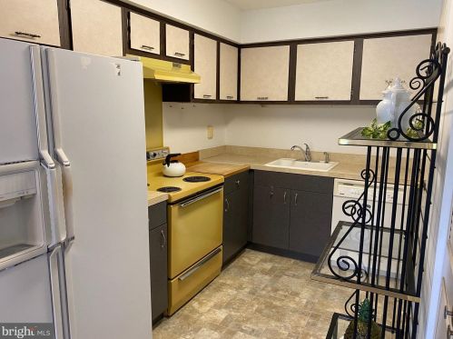 2037 Harbour Dr, Palmyra NJ  08065-1117 exterior