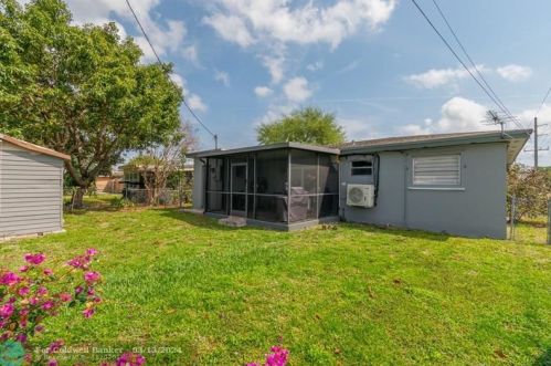 2300 58th Ter, Hollywood FL 33021-3226 exterior