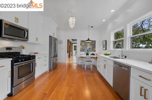 418 45 St, Oakland CA 94609-2135 exterior