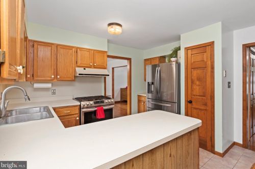 63 Fairway Dr, Camp Hill PA  17011-2065 exterior