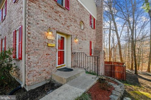 9145 Galbreth Ct, Springfield VA  22153-1110 exterior