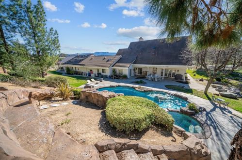 41664 Camino Del Vino, Temecula CA  92592-8439 exterior