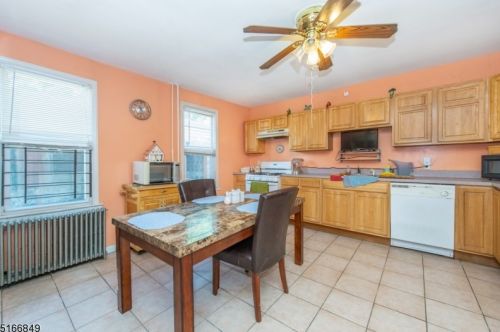 312 11th St, Union City, NJ 07087-4202