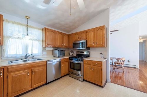 4 Morning Way, Cumberland RI  02864-6549 exterior