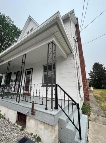 725 Broadway, Wind Gap, PA 18091-1114