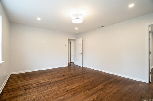 15 Thelma Pl, White Plains NY  10605-3808 exterior