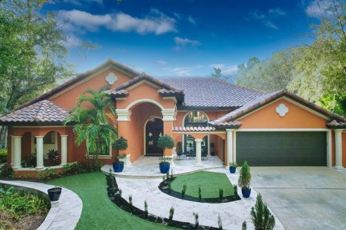 1594 Lake Woodlands Pkwy, Oldsmar, FL 34677-1902