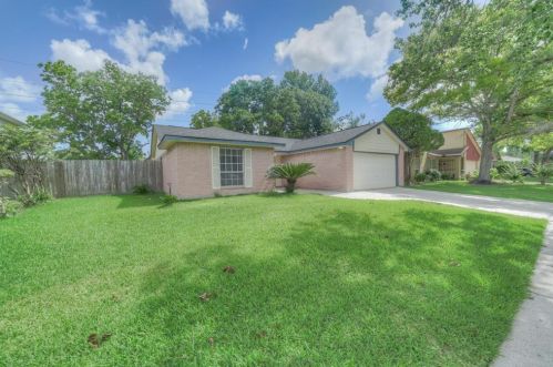 2607 Brompton Dr, Pearland, TX 77584-2215