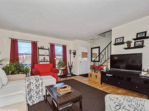 49 Robinson Ave, Bedford Hills, NY 10507-1920