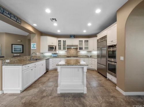 7463 Circulo Sequoia, Carlsbad CA 92009-8467 exterior