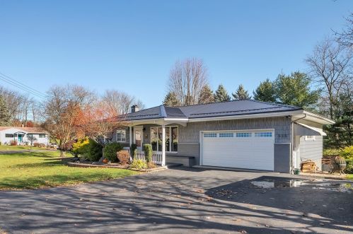535 Glenda Dr, Beaver Falls, PA 15010-4969