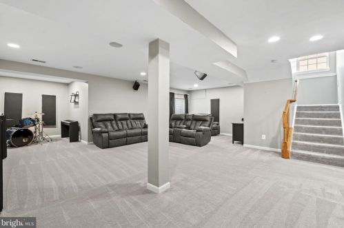 43 Stocks St, Lovettsville VA  20180-8643 exterior