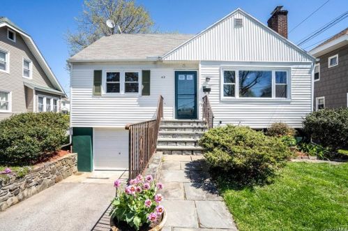 42 Narragansett Ave, Crotonville, NY 10562-2846