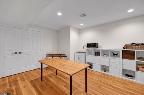 23 Bromleigh Way, Greystone Park NJ  07950-1624 exterior