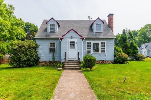 15 Strosberg Rd, Waterford, CT 06385-2419