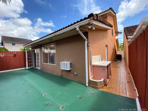 2765 54th St, Hialeah, FL 33016-4083