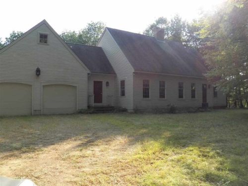 46 Old Center Rd, Deerfield, NH 03037-1337