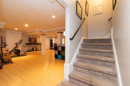 59 Lisa Dr, Goffstown NH  03045-2833 exterior