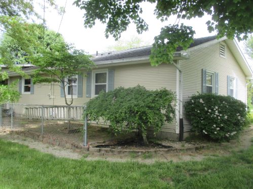 1427 Meadow Dr, Washington Ch, OH 43160-9403