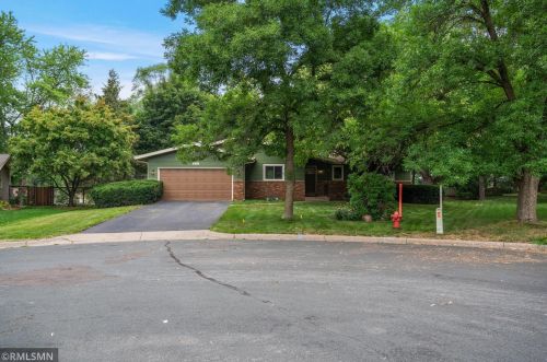 875 Colleen Ave, Saint Paul, MN 55126-6401