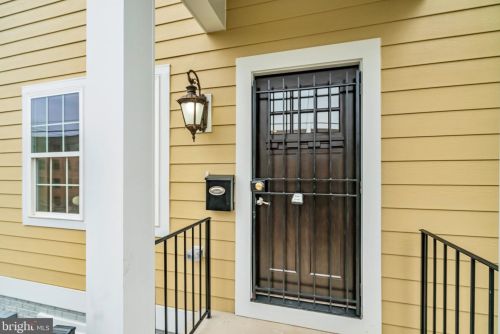 4945 Fitch Pl, Washington, DC 20019-4720