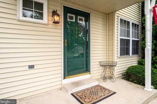 634 Walnut Tree Dr, Blandon, PA 19510-9429
