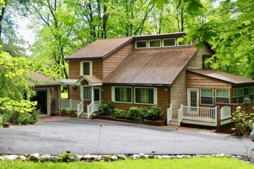 107 Helen St, Stroudsburg, PA 18360-8432