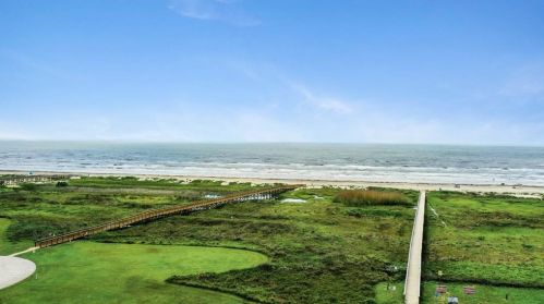 25314 Intrepid Ln, Galveston TX  77554-6612 exterior