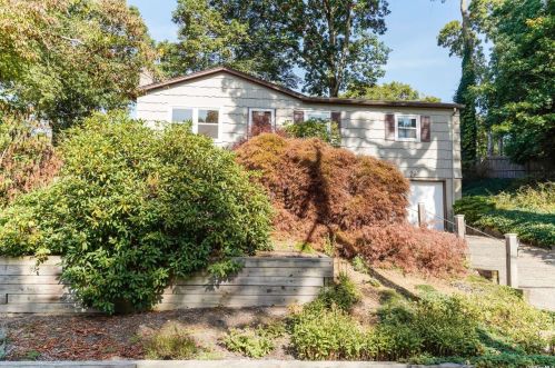 79 New York Ave, Scotts Beach, NY 11789-2505