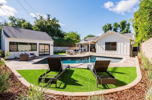 6464 Firmament Ave, Van Nuys CA  91406-6218 exterior